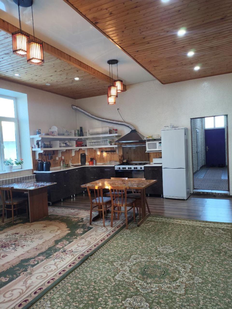 Urban Monkey Tent Hostel & Bar 카라콜 외부 사진